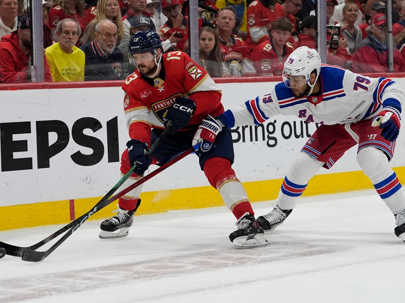Ein Schritt weiter: Sam Reinhart (l.) gewinnt mit den Florida Panthers die Eastern Conference. - Foto: Lynne Sladky/AP/dpa