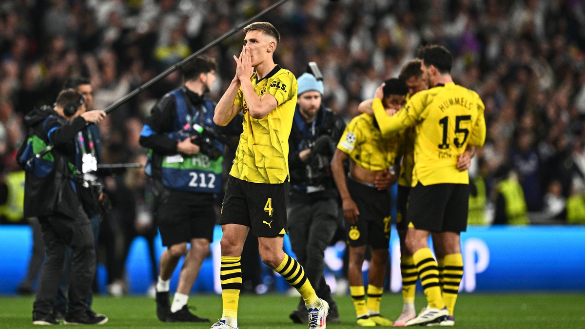 Wie Schlotterbeck (vorn) haderten alle Dortmunder mit dem Spielverlauf gegen Real. - Foto: Tom Weller/dpa