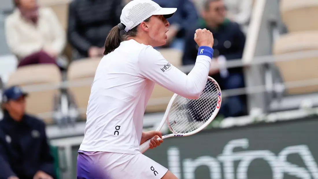 Iga Swiatek ist bei den French Open souverän in die nächste Runde eingezogen. - Bild: Thibault Camus/AP