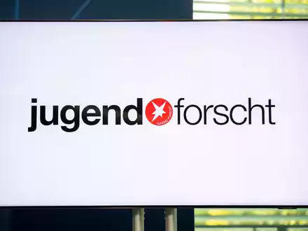 107 Projekte hatten sich für das Finale des Bundeswettbewerbs Jugend forscht qualifiziert. - Foto: Christophe Gateau/dpa