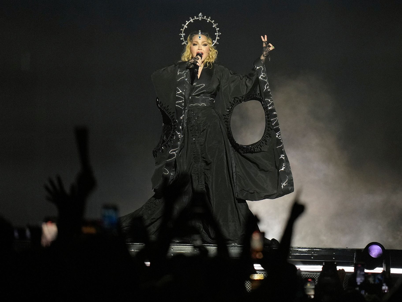 Madonna Anfang Mai auf The Celebration Tour am Strand der Copacabana. - Foto: dpa