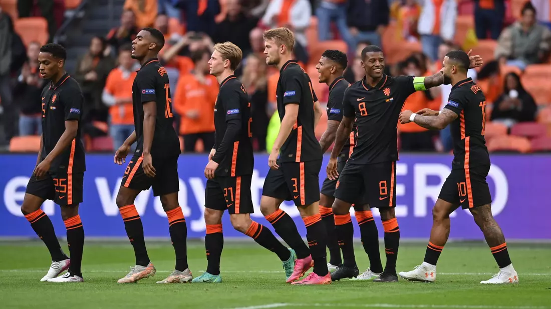 Souveräner Gruppensieger: Mit drei Siegen zieht die Niederlande ins EM-Achtelfinale ein. - Bild: Marius Becker/dpa