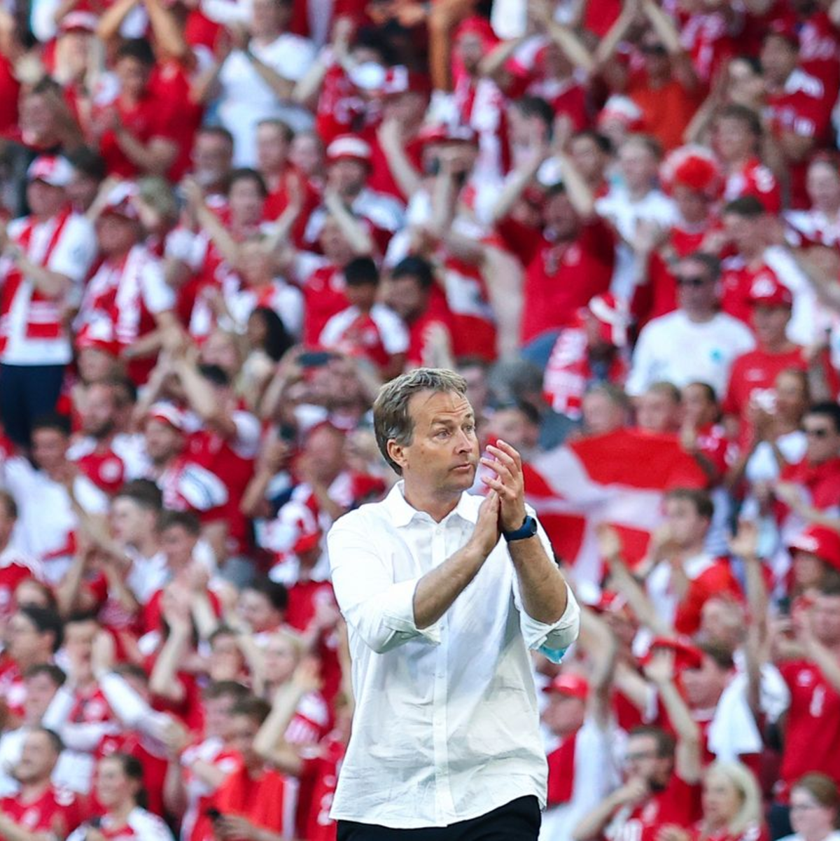 Das dänische Team von Trainer Kasper Hjulmand spielt weiter in Kopenhagen. - Foto: Wolfgang Rattay/Reuters Pool/AP/dpa