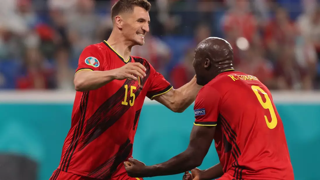 Belgien setzte sich dank Toren von Thomas Meunier (l) und Romelu Lukaku gegen Russland durch. - Bild: Igor Russak/dpa