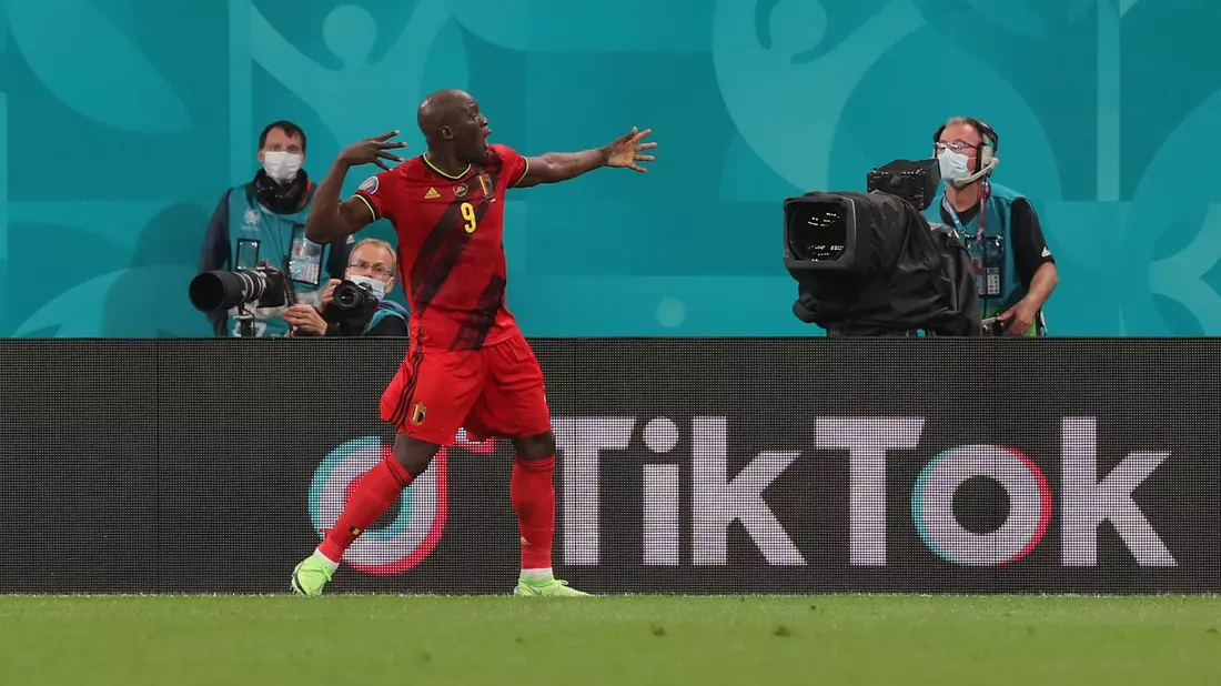 Kurz vor dem Spielende traf Lukaku nochmal. - Bild: Igor Russak/dpa