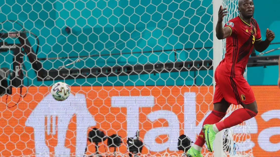 Belgiens Romelu Lukaku feiert seinen Treffer, der aber nicht anerkannt wird. - Bild: Igor Russak/dpa