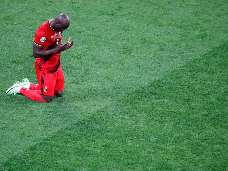 Romelu Lukaku (Belgien) feiert das 3:0 gegen Russland. - Foto: Anton Vaganov/Reuters Pool/AP/dpa
