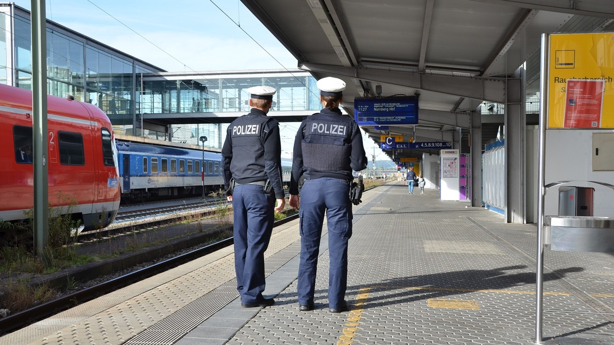 Bundespolizeidirektion München: Nächtliche Schlägerei am Hauptbahnhof Regensburg - Foto: presseportal.de