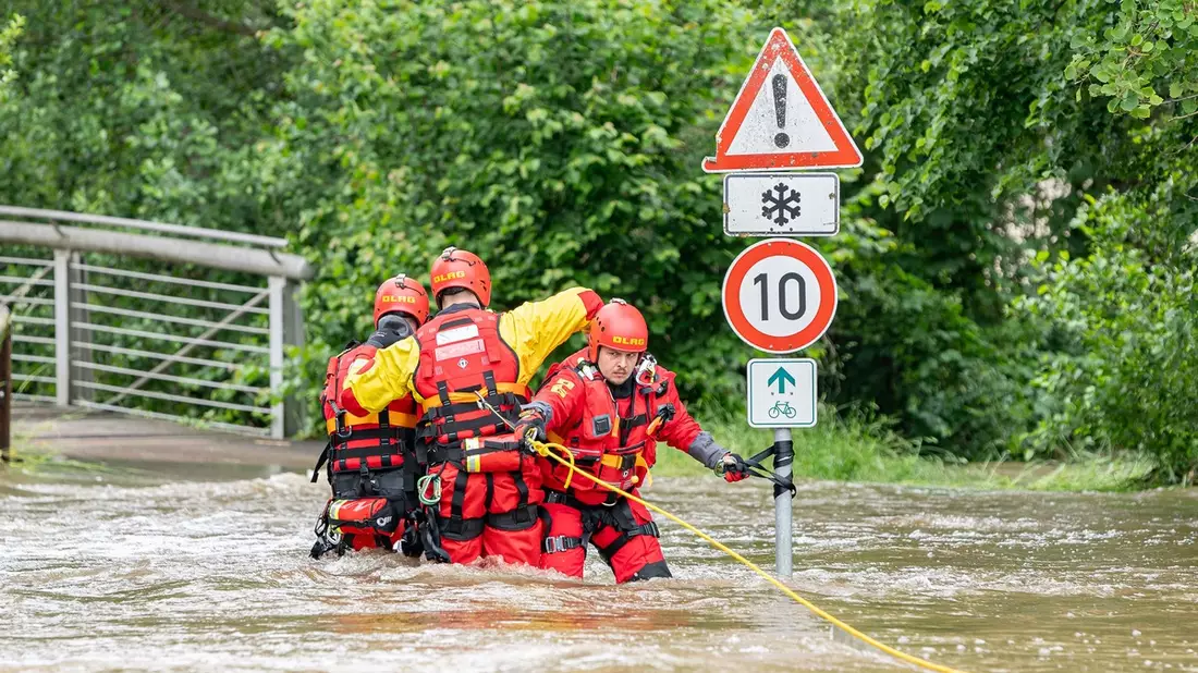 Hochwasser: DLRG aus Baden-Württemberg, Hessen und NRW auf dem Weg nach Bayern - Bild: presseportal.de