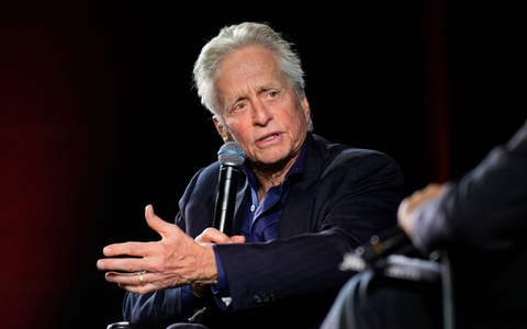 Schauspieler Michael Douglas bei einem Publikumsgespräch 2023 in Cannes. - Foto: dpa
