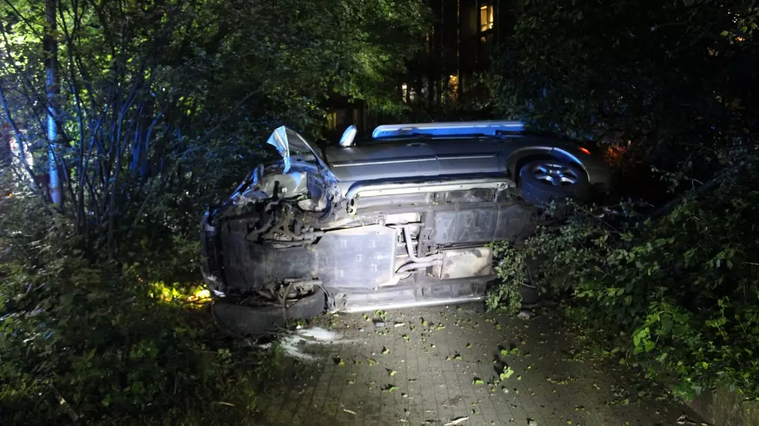 POL-AC: Verkehrsunfall: Autofahrer versucht zu flüchten - Bild: presseportal.de