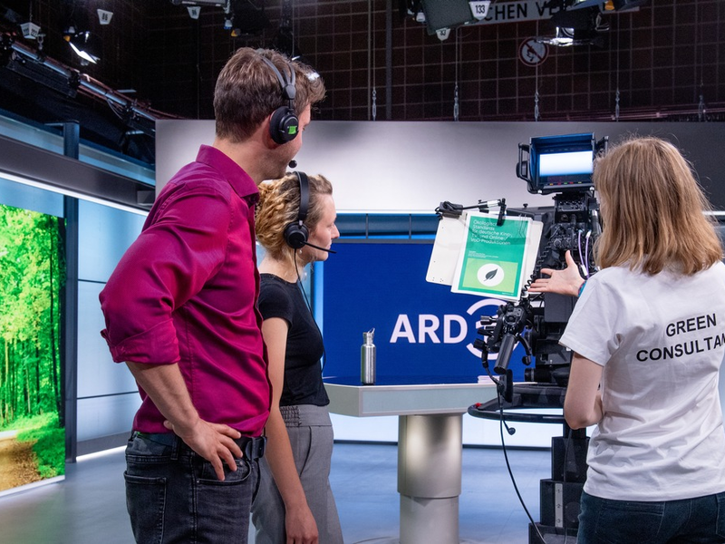 Grünes Produzieren als Teil der ARD-Nachhaltigkeitsstrategie / Green Consultants der ARD im Gespräch auf der Woche der Umwelt in Berlin - Foto: presseportal.de