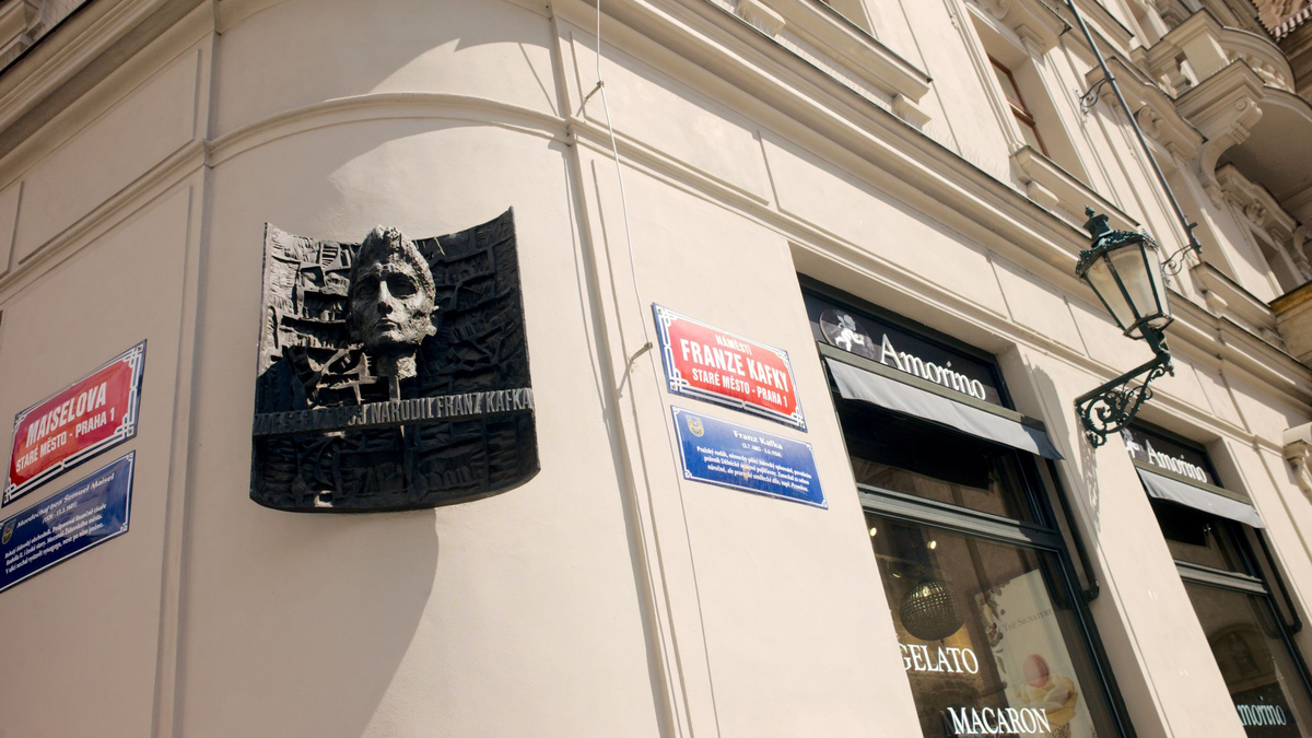 Das Geburtshaus des Schriftstellers Franz Kafkas (1883-1924) am Altstädter Ring in Prag. - Foto: Michael Heitmann/dpa