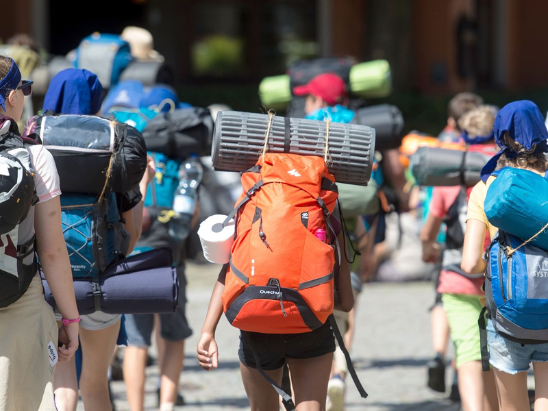 Junge Europäerinnen und Europäer können in diesem Sommer mit Gratis-Zugtickets der EU durch Europa reisen. - Foto: Patrick Seeger/dpa