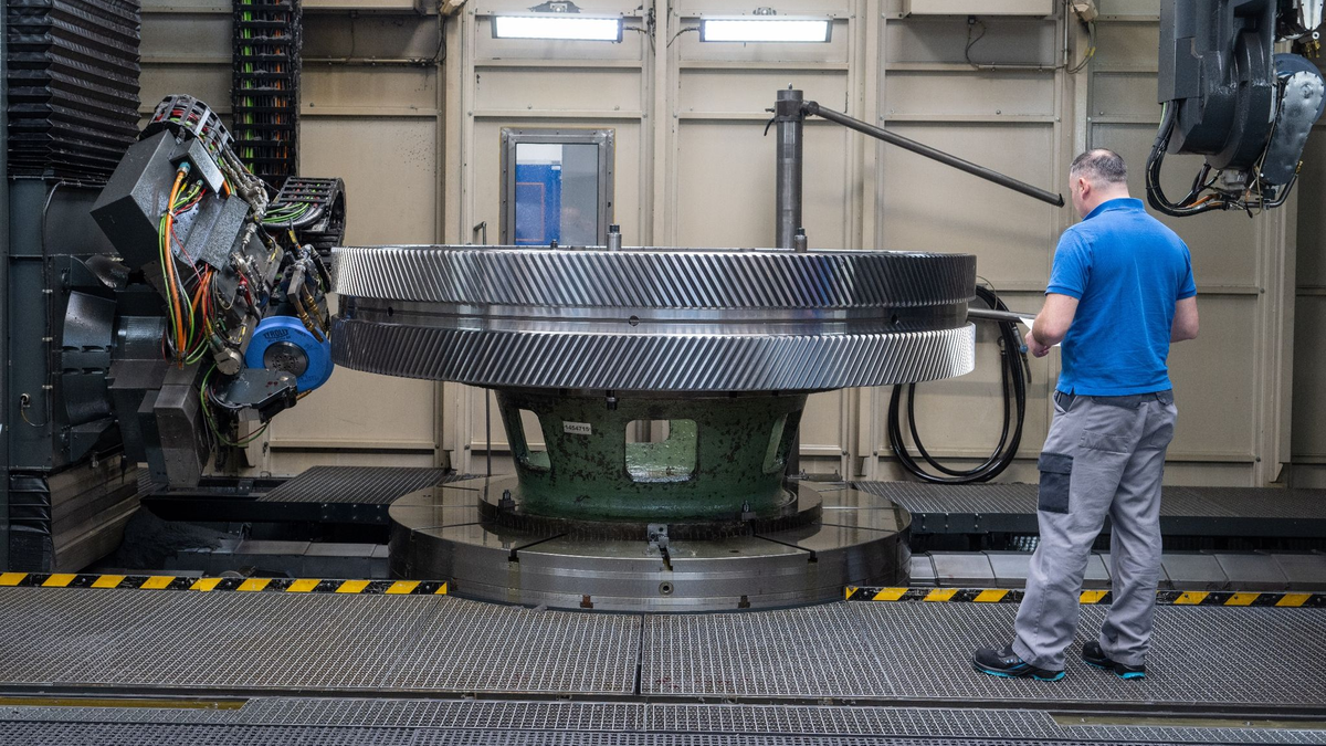 Produktion bei einem Getriebehersteller. Nach anderthalb Jahren durchgehender Minusraten sind im April die Bestellungen von Maschinen und Anlagen aus Deutschland zum ersten Mal wieder gewachsen. - Foto: dpa