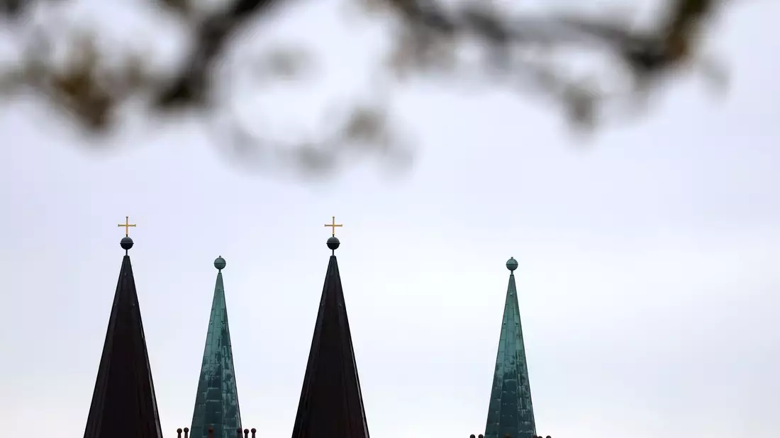 Am 9. Juni steht die Europawahl an - die beiden großen Kirchen warnen davor, die AfD zu wählen. - Bild: Karl-Josef Hildenbrand/dpa