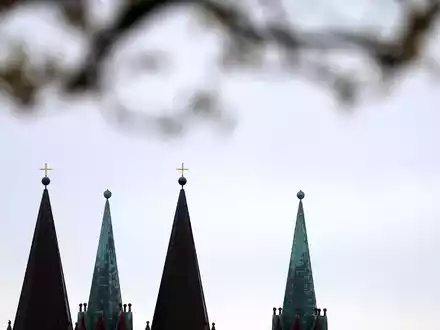 Am 9. Juni steht die Europawahl an - die beiden großen Kirchen warnen davor, die AfD zu wählen. - Foto: Karl-Josef Hildenbrand/dpa