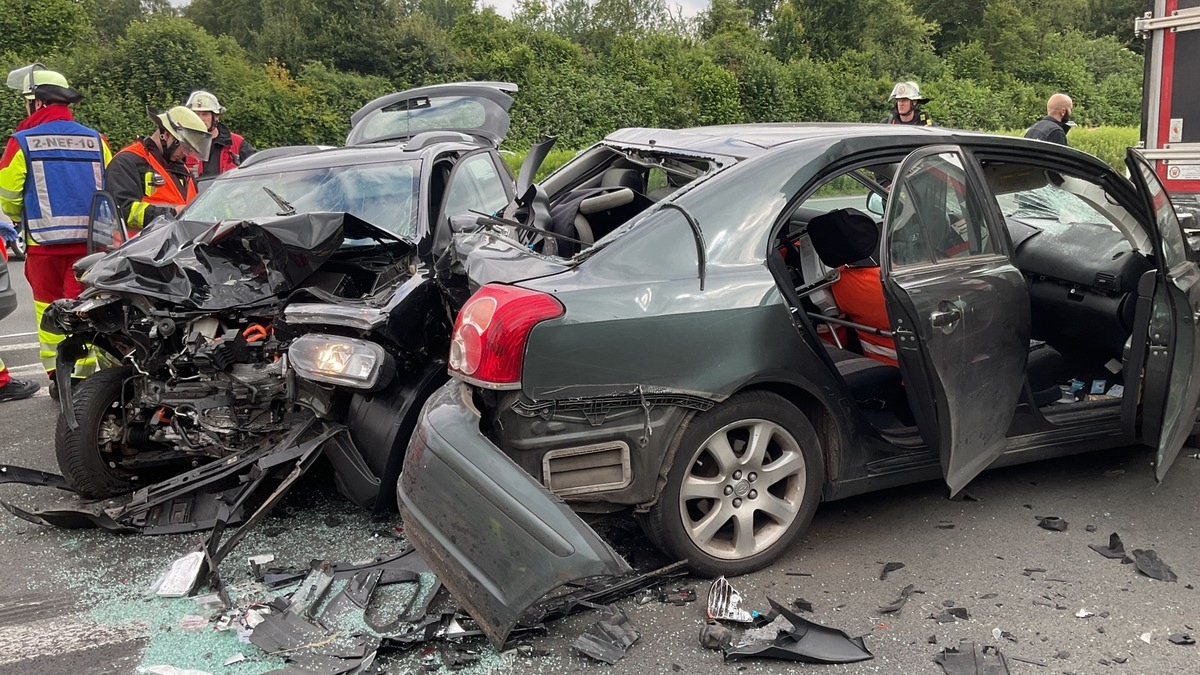 FW-DO: Verkehrsunfall auf der A45 mit drei Fahrzeugen und vier Verletzten - Foto: presseportal.de