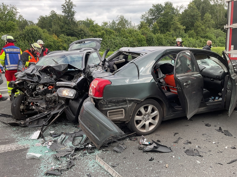 FW-DO: Verkehrsunfall auf der A45 mit drei Fahrzeugen und vier Verletzten - Foto: presseportal.de