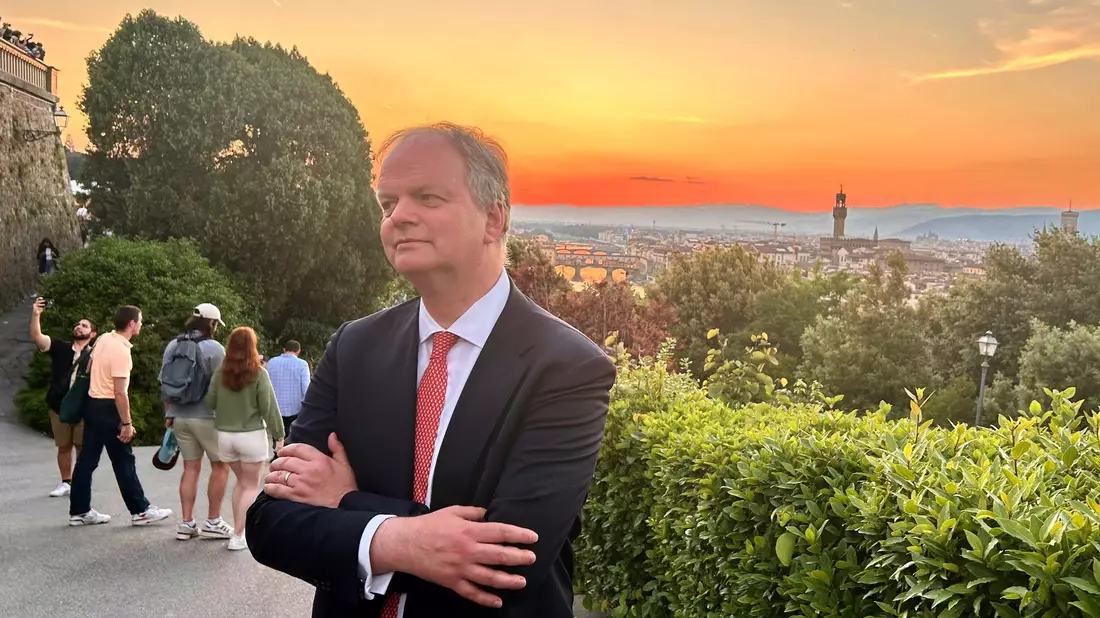 Eike Schmidt ist Kunsthistoriker aus Deutschland und Mitte-Rechts-Kandidat um das Amt des Bürgermeisters in Florenz. - Bild: Christoph Sator/dpa