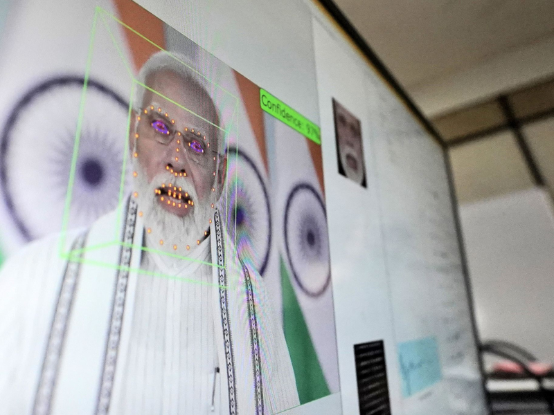 Das Gesicht von Premierminister Modi wird analysiert, um einen Avatar von ihm zu erstellen. - Foto: Himanshu Sharma/dpa