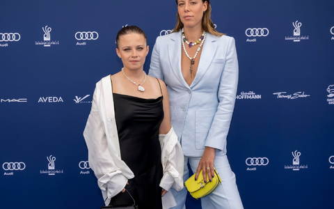 Jasna Fritzi Bauer (l) und Katharina Zorn bei der Verleihung des Deutschen Schauspielpreises 2022. - Foto: Monika Skolimowska/dpa Jasna Fritzi Bauer (l) und Katharina Zorn bei der Verleihung des Deutschen Schauspielpreises 2022. - Foto: Monika Skolimowska/dpa