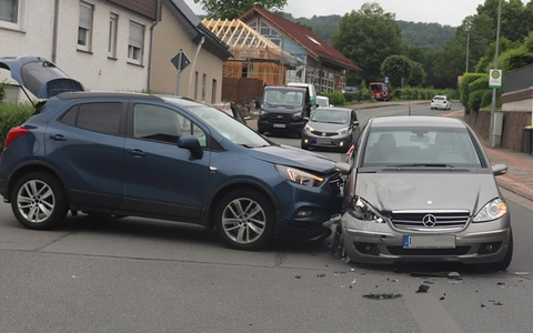 POL-HX: Pkw missachtet die Vorfahrt und es kommt zur Kollision - eine Person verletzt - Foto: presseportal.de