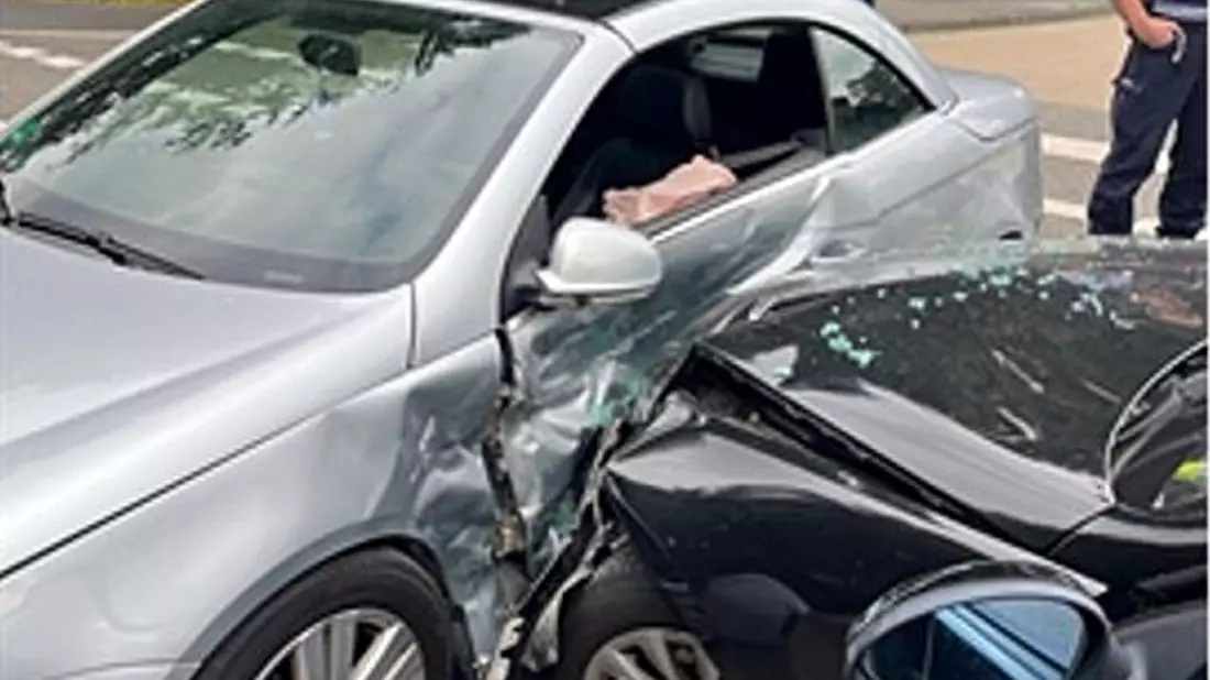 POL-ME: Drei Leichtverletzte und hoher Sachschaden nach Verkehrsunfall - Hilden - 2406011 - Bild: presseportal.de