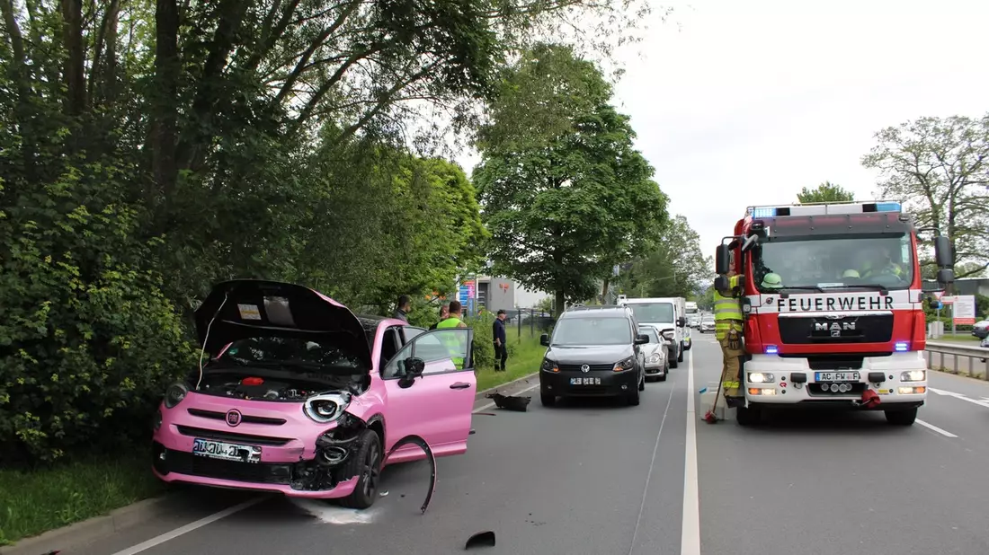 POL-AC: Verkehrsunfall auf der Monschauer Straße - mehrere Fahrzeuge beschädigt - Bild: presseportal.de