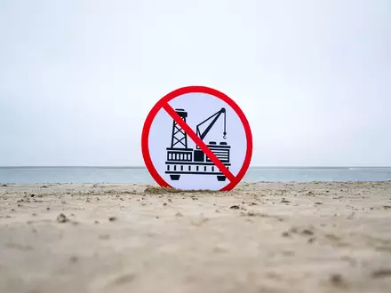In der vergangenen Woche hatte das niederländische Wirtschaftsministerium den Weg für die Erdgasförderung in der Nordsee freigemacht. Nun gibt es Protest. - Foto: Sina Schuldt/dpa
