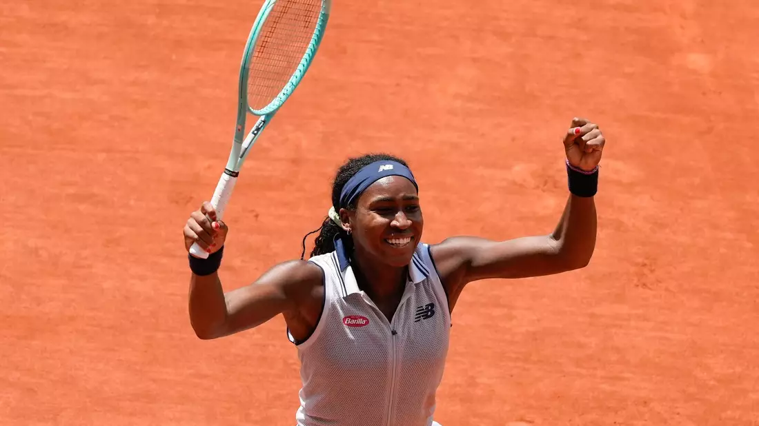 Coco Gauff feiert ihren Einzug ins Halbfinale der French Open. - Bild: Thibault Camus/AP