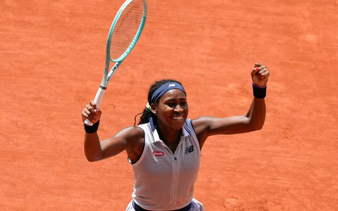 Coco Gauff feiert ihren Einzug ins Halbfinale der French Open. - Foto: Thibault Camus/AP