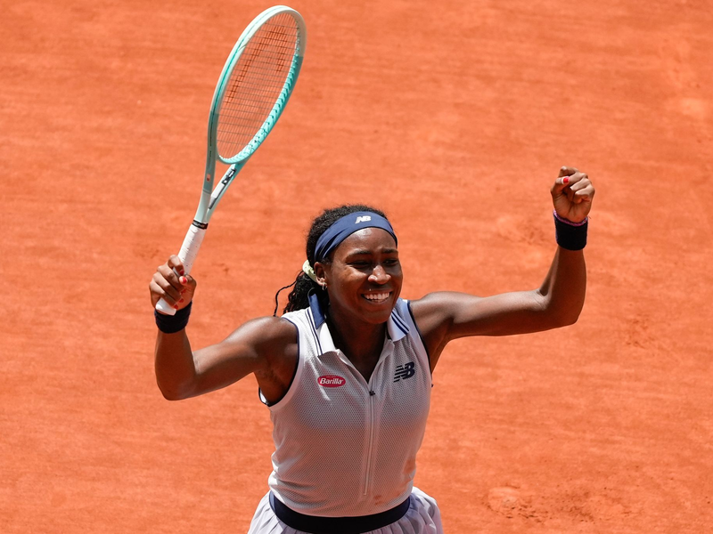 Coco Gauff feiert ihren Einzug ins Halbfinale der French Open. - Foto: Thibault Camus/AP
