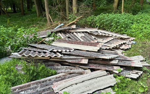 POL-UL: (UL) Illerrieden - Eternitplatten illegal entsorgt / Bei Ermittlungen wegen einer Umweltstraftat bei Illerrieden hofft die Polizei jetzt auf Zeugenhinweise. - Foto: presseportal.de POL-UL: (UL) Illerrieden - Eternitplatten illegal entsorgt / Bei Ermittlungen wegen einer Umweltstraftat bei Illerrieden hofft die Polizei jetzt auf Zeugenhinweise. - Foto: presseportal.de