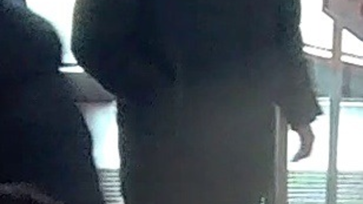 POL-H: Öffentlichkeitsfahndung: Wer kennt den unbekannten EC-Karten-Dieb? - Foto: presseportal.de