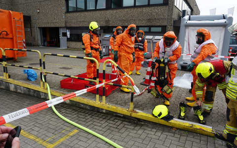 FW Ratingen: Ammoniakaustritt in einem Industriebetrieb - Foto: presseportal.de