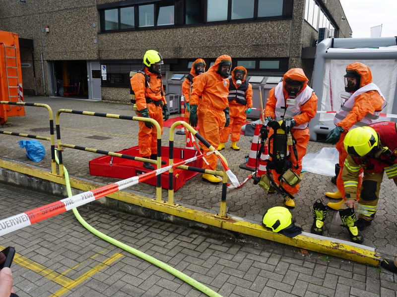 FW Ratingen: Ammoniakaustritt in einem Industriebetrieb - Foto: presseportal.de