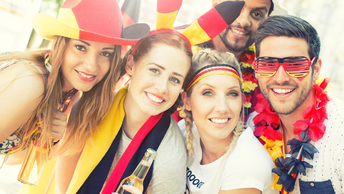 Fit zur Fußball-EM: Apotheken in Nordrhein geben wichtige Gesundheits-Tipps für alle Fußballfans - Foto: presseportal.de