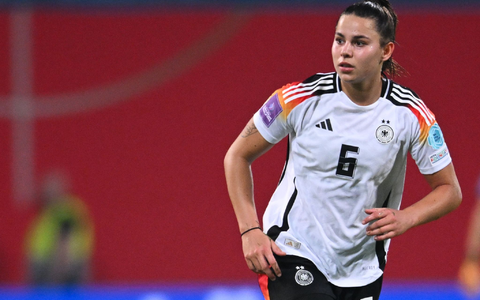 Deutschlands Lena Oberdorf musste beim Spiel in Polen vorzeitig vom Platz. - Foto: Sebastian Christoph Gollnow/dpa/Archivbild