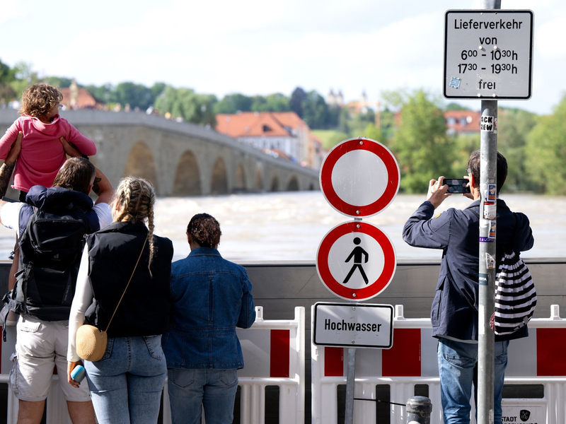 Der Regen hat nachgelassen. Doch noch gibt es keine Entwarnung bei den verheerenden Überschwemmungen in Süddeutschland. - Foto: Sven Hoppe/dpa