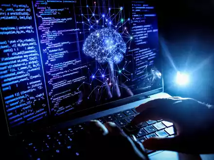 Systeme mit generativer KI können Inhalte erzeugen, etwa Texte und Bilder, aber auch Videos, Musik oder Stimmen. - Foto: Oliver Berg/dpa