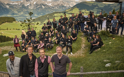 Fortsetzung der Meurer-Familiensaga: Nach den Impro-Serien Das Begräbnis und Das Fest der Liebe inszeniert Jan Georg Schütte Die Hochzeit (AT) - Foto: presseportal.de