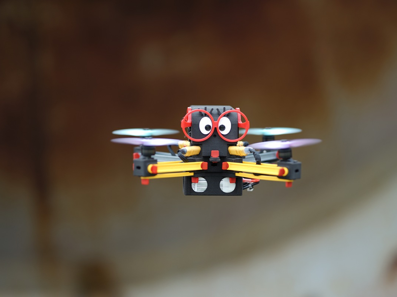 ILA-Weltpremiere: Mit MINT Leben retten / Björn Steiger Stiftung, DroneMasters Academy und MINTMASTERS stellen mit dem CLARA-Bildungspaket die weltweit erste MINT-Schulungsdrohne vor - Foto: presseportal.de