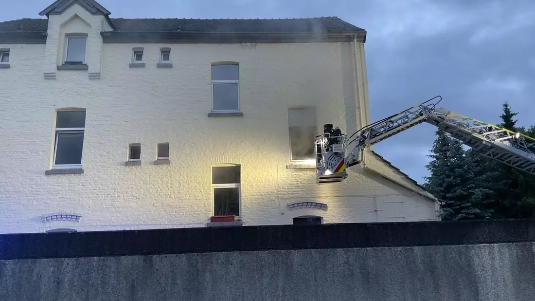 FW-DO: Wohnungsbrand in Dortmund-Husen: Eine Person verstirbt an der Einsatzstelle - Bild: presseportal.de