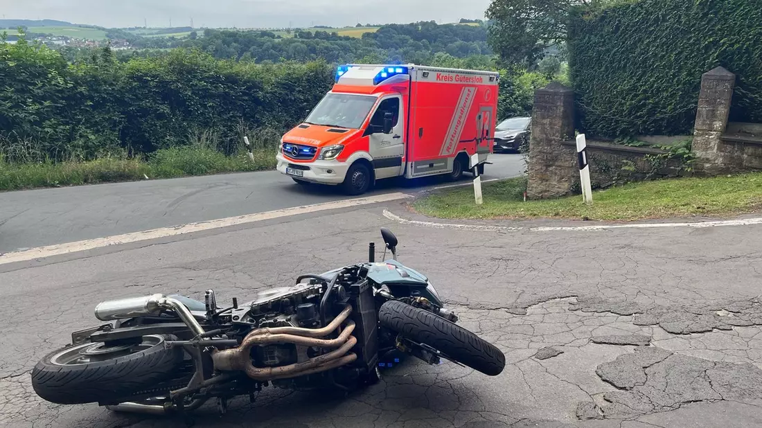 POL-HF: Motorradfahrer nach Unfall verletzt- Sturz beim Abbiegen - Bild: presseportal.de