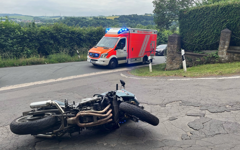 POL-HF: Motorradfahrer nach Unfall verletzt- Sturz beim Abbiegen - Foto: presseportal.de