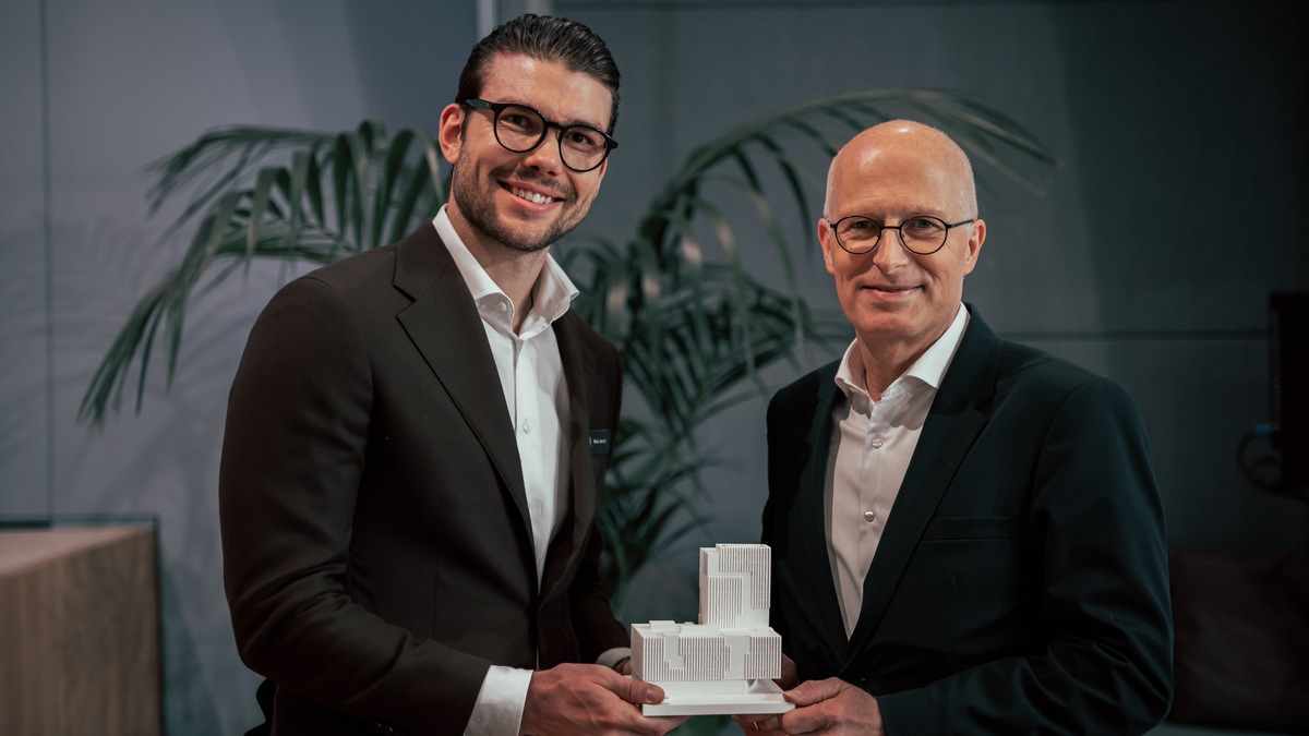 Was macht FAIRFAMILY als Arbeitgeber so einzigartig? Bürgermeister Dr. Peter Tschentscher gratuliert FAIRFAMILY zum neuen Office in Hamburg - Foto: presseportal.de