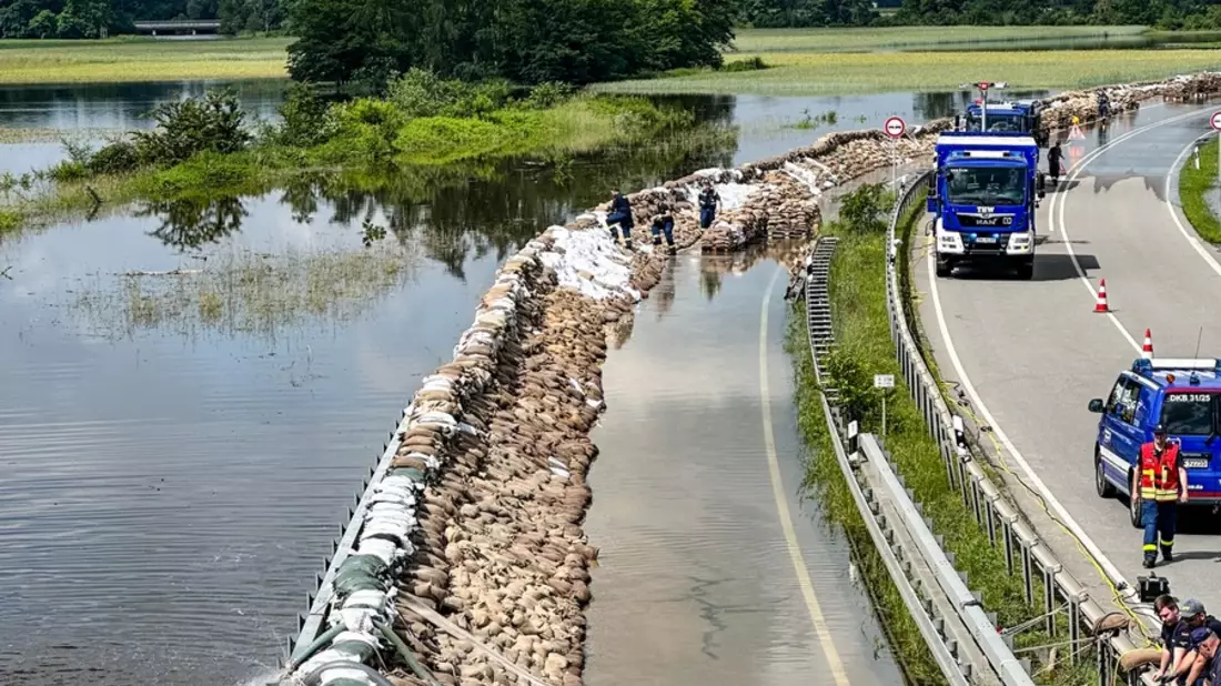 THW Bayern: Hochwasser: Lage in Regensburg bleibt angespannt. - Bild: presseportal.de