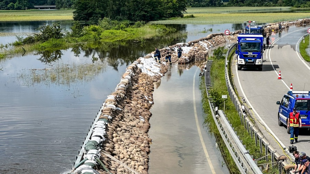 THW Bayern: Hochwasser: Lage in Regensburg bleibt angespannt. - Foto: presseportal.de