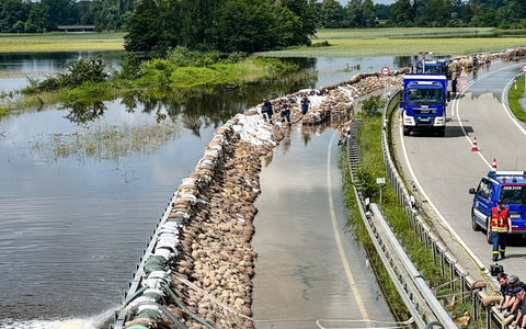 THW Bayern: Hochwasser: Lage in Regensburg bleibt angespannt. - Foto: presseportal.de